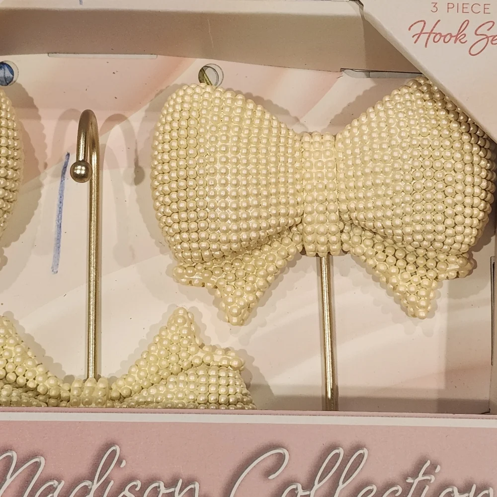 Madison Collection Coquette Pearl Bow Hook Set